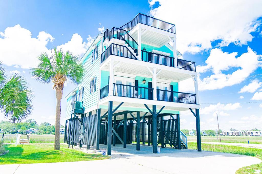 Teal Tidez Ocean View Luxury Home w Crows Nest, Myrtle Beach