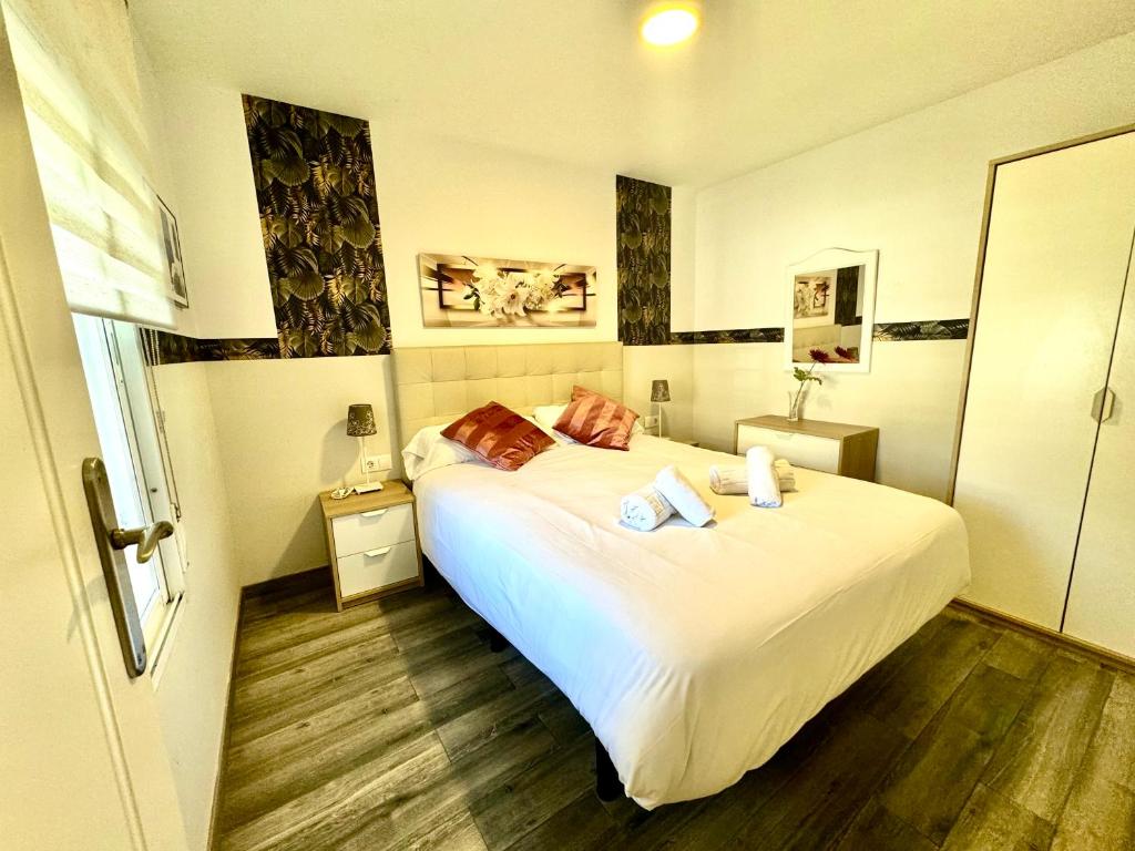 Premium Malaga Beach with Terrace - 3