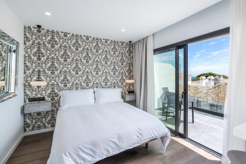 The Orange House Boutique Hotel and Upstairs Rooftop Bar Center of La Cala de Mijas 100m from the Beach - 4