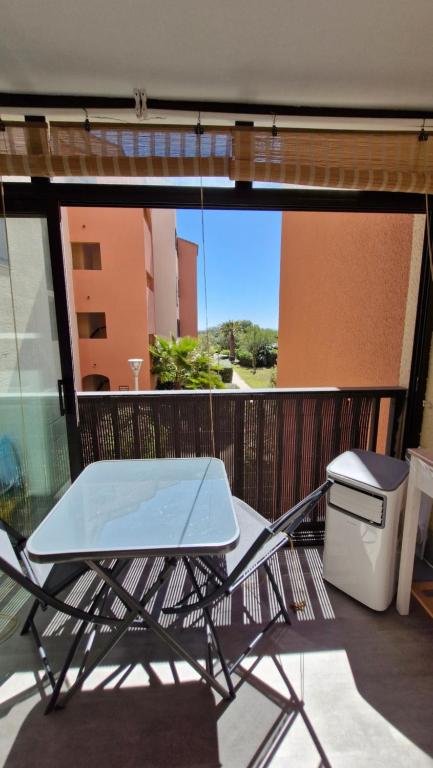 Le Tropique Appart front de mer avec loggia Piscine parking 2 chambres - Lg38 - 1