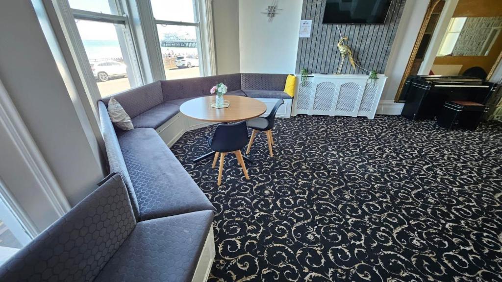 フロント・ロビー