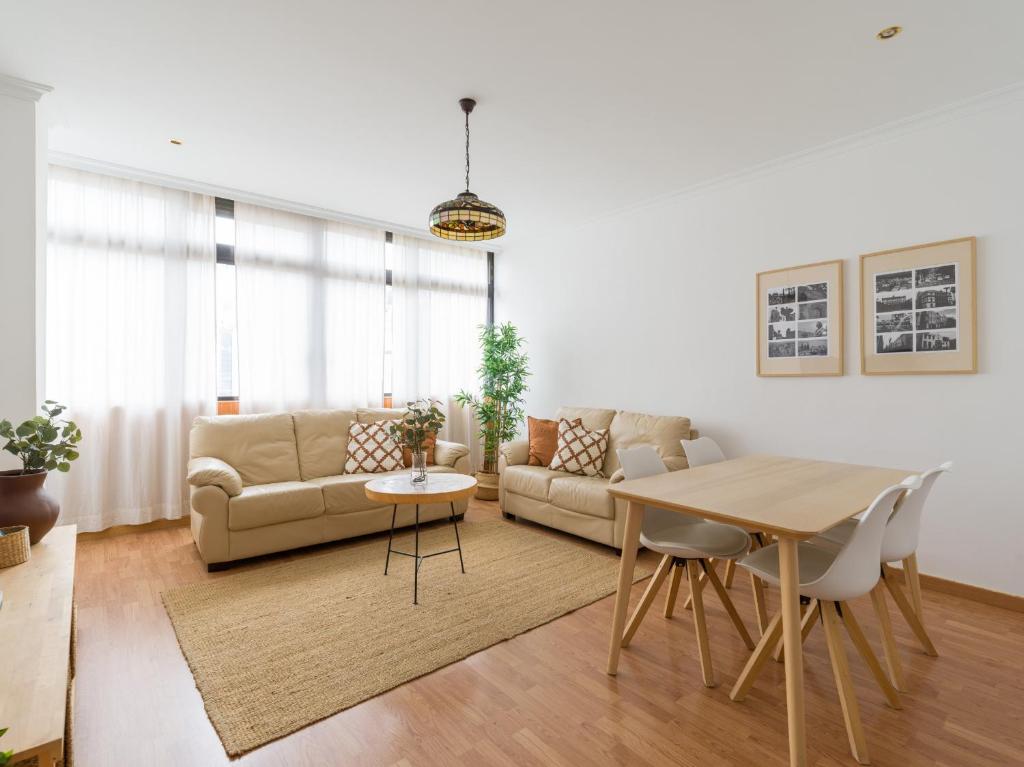 Moderno piso de 3 habitaciones cerca de Triana - 1