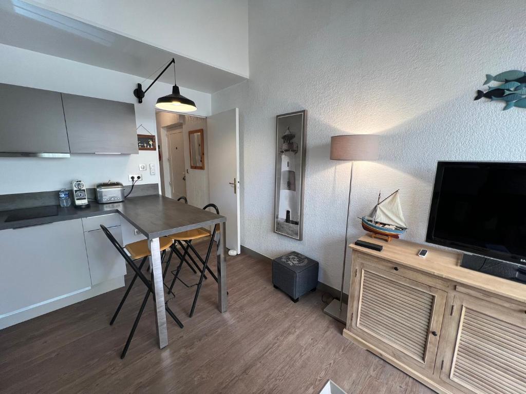 Bel appartement - 2 chambres- bord de plage- vue mer-climatisé - 5