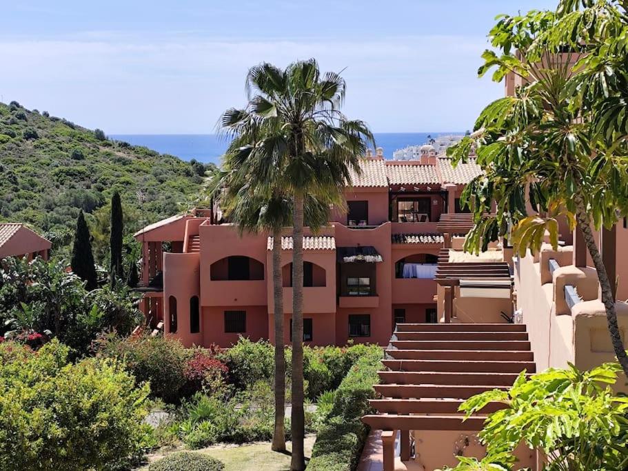 Penthouse Paradiso: 2BR Oasis in Casares del Sol - 2