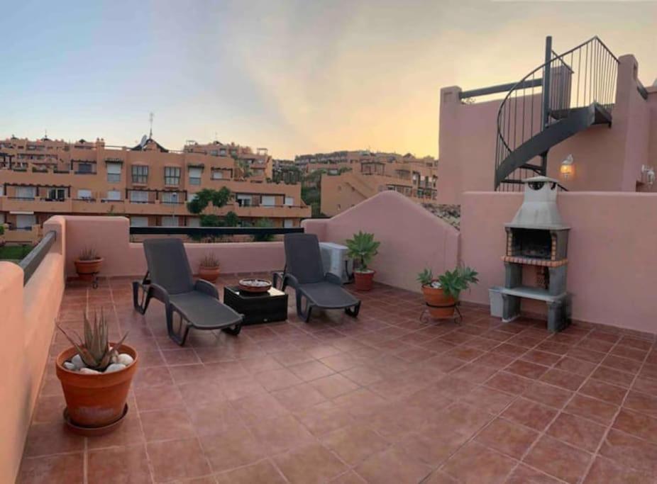 Penthouse Paradiso: 2BR Oasis in Casares del Sol - 4