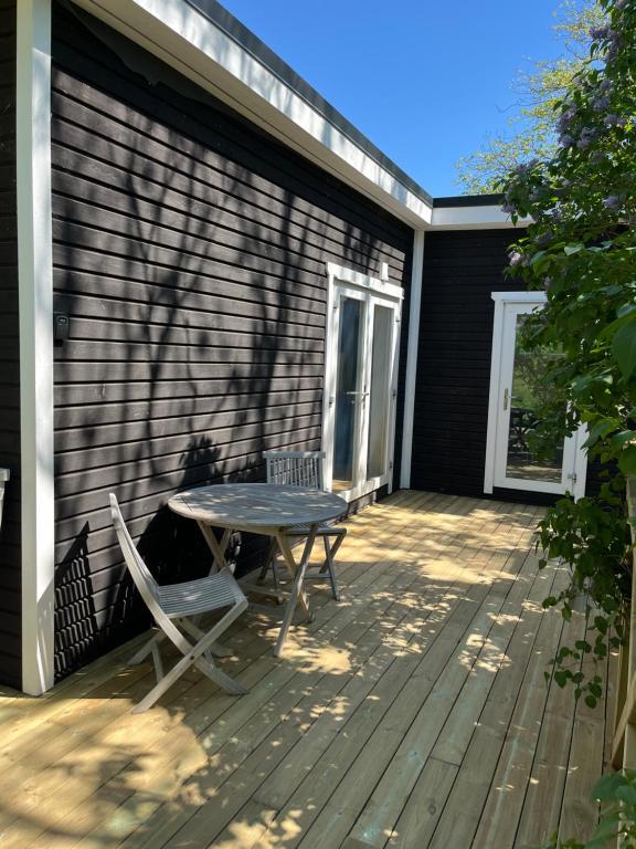 House of Niagara, Viken