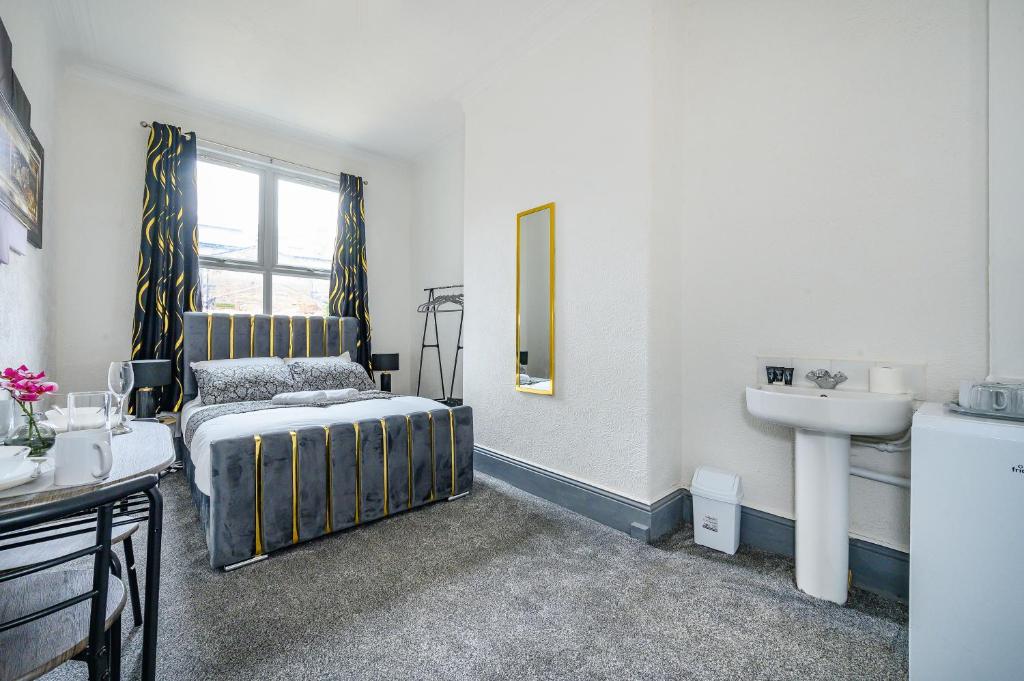 *RG7H*For your relaxed & Cosy Free Parking, Leeds