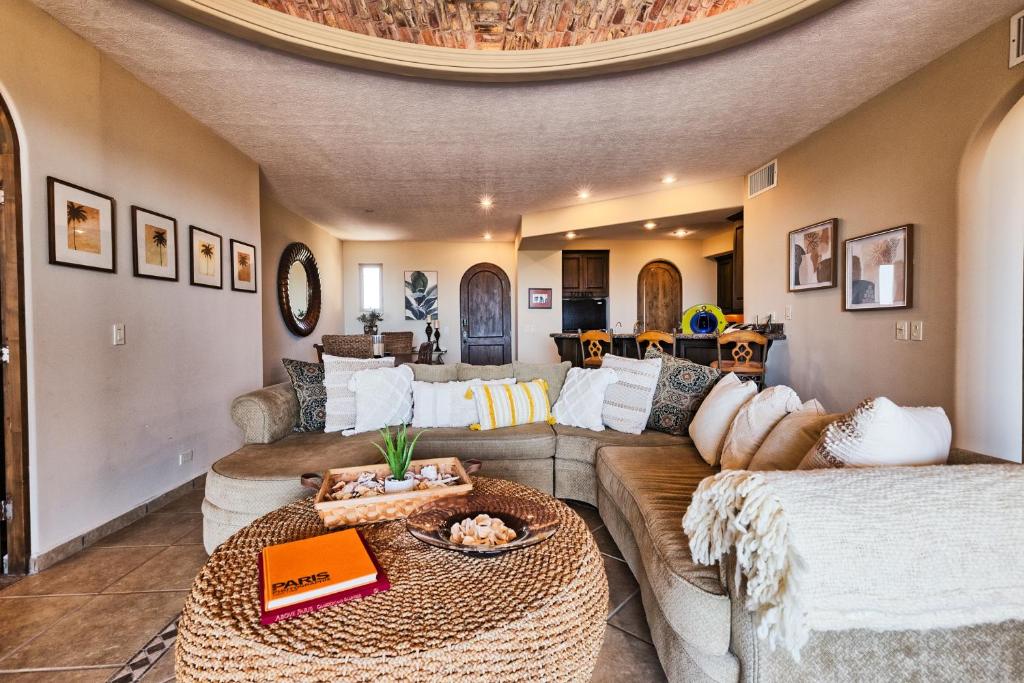 Bella Sirena Condo 201-E - Elegant Condo with Sunrise Sea Views - 4