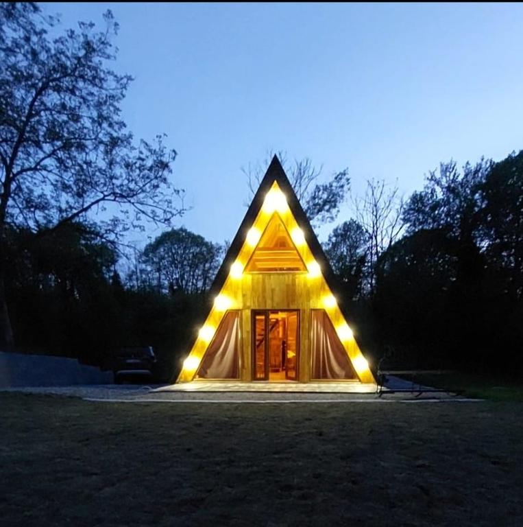 Luna kuća- Devojački bunar, Novi Vladimirovac