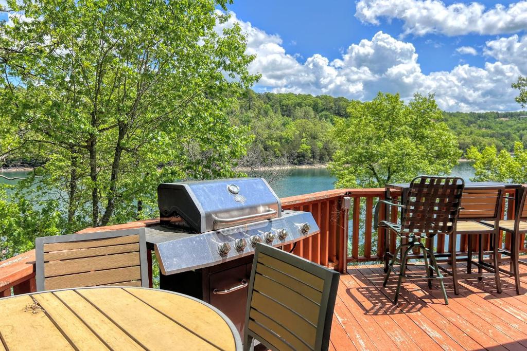 Lakefront Hideaway, Eureka Springs