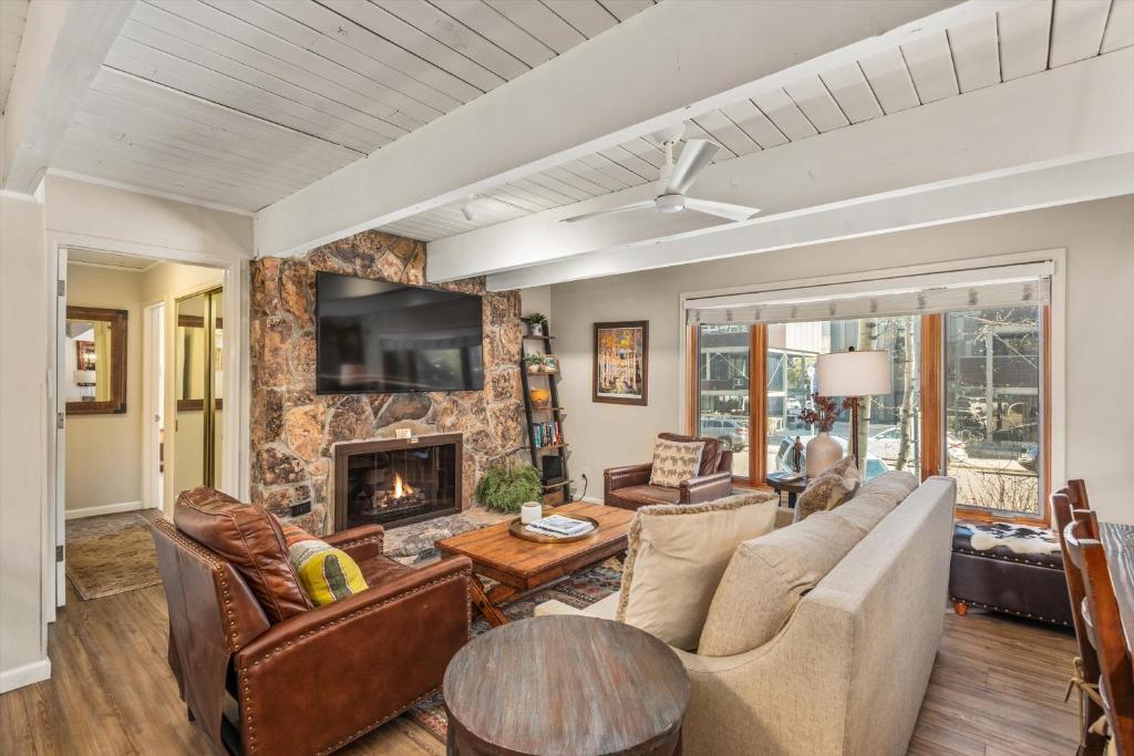 Chateau Chaumont Unit 5, Condo with Prime Location, 1 Block to Aspen Mountain, Aspen