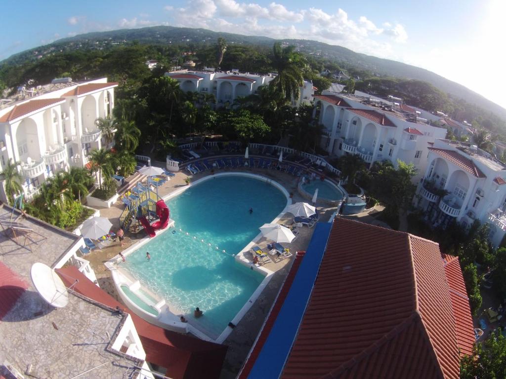 Franklyn D. Resort & Spa — Swimming pool in Runaway Bay