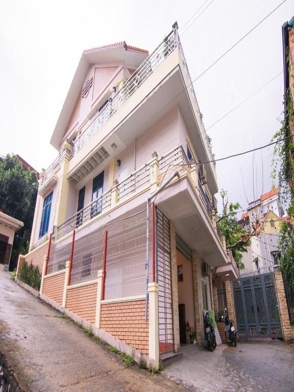 Homestay 8 phòng ngủ - BBQ - Đỗ xe - Giá Tốt - Trung tâm bãi Cháy, Ha Long