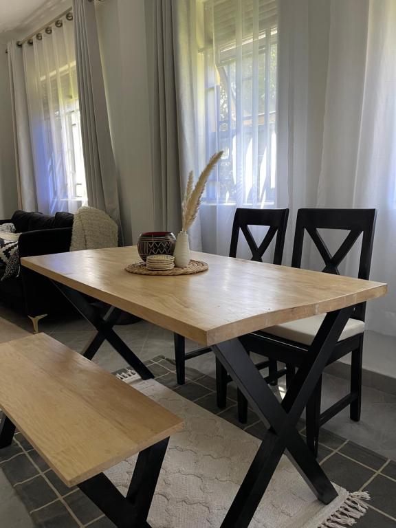 Pop’s Art Condo, Kampala