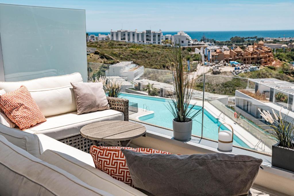 OV21B - Bright and modern 3 bedroom apartment, Estepona