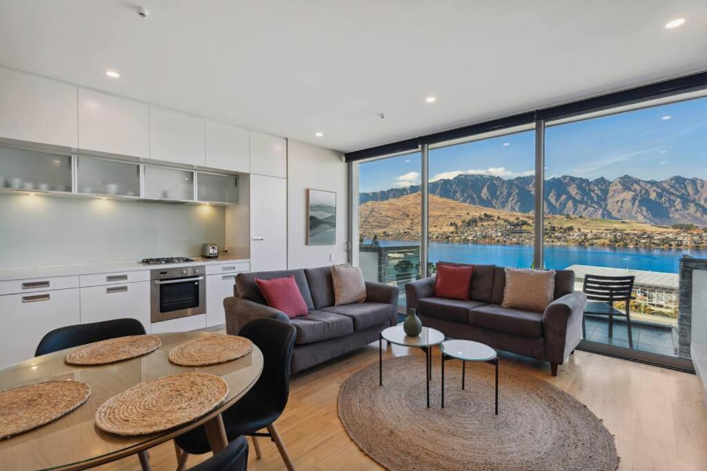 Modern Executive Living in Pounamu Unit 9 Apartment in Queenstown