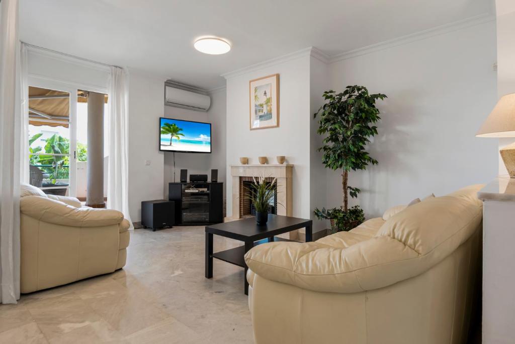 Duplex in Puerto Banus by Costarentals - Ref M40 - 2