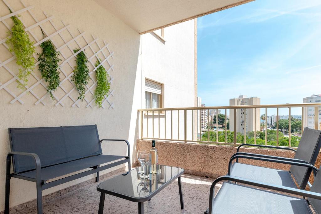 Bright 2 Bed Apartment with pool - Solo Familias - 3