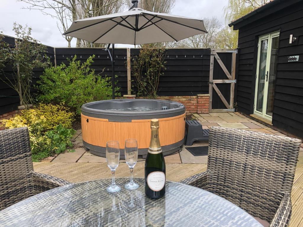 Folkards Farm Holiday Cottages with hot tubs, Norwich
