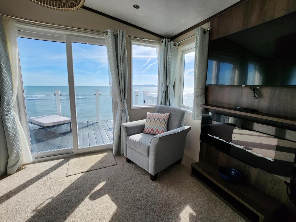 Pemberton Avon Caravan (Creek Park Ringstead) photo 4