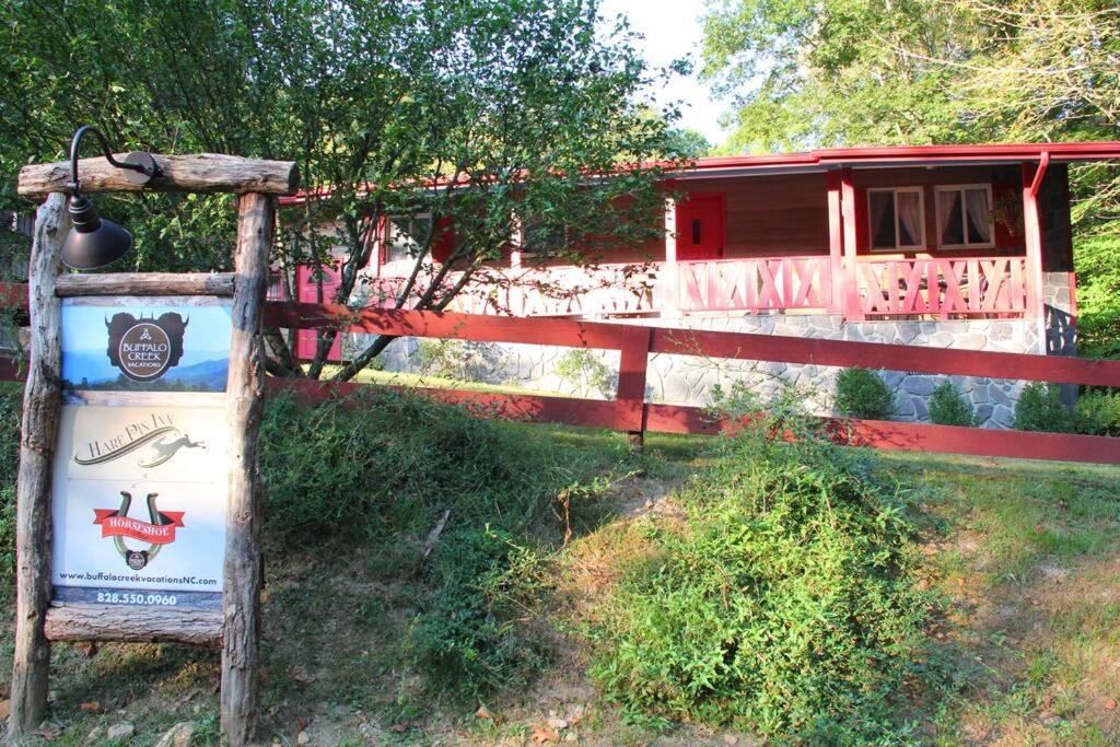 Hare Pin Inn: w/ fenced yard, Clyde