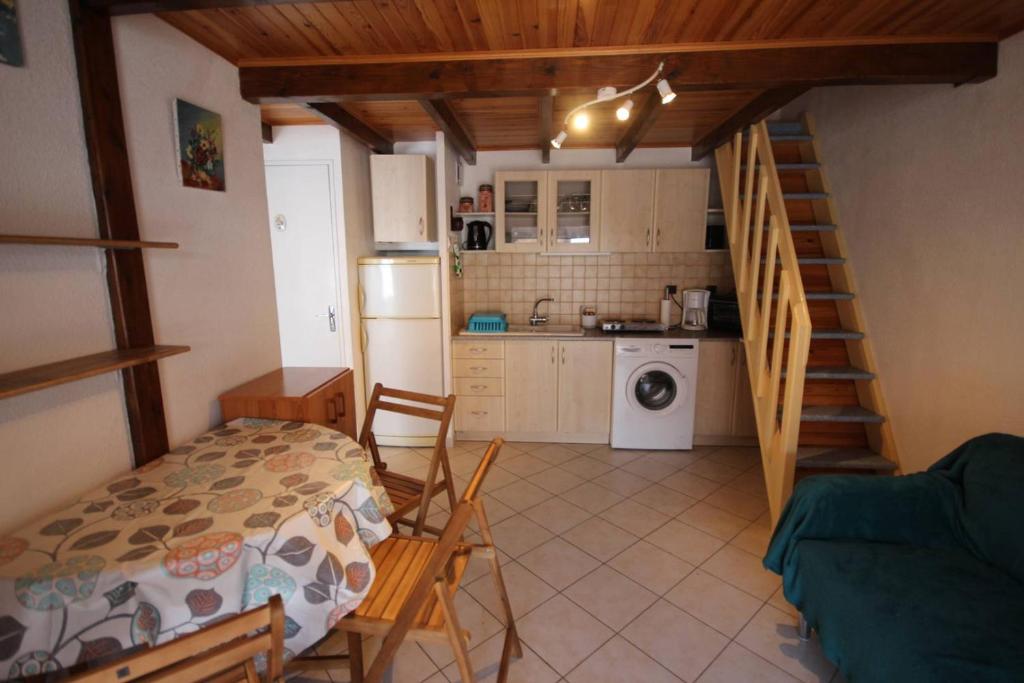 Jolie maison d'angle, belle terrasse arborée et clôturée , 4 couchages, cuisine climatisée , à 400 m de la mer a PORTIRAGNES PLAGE LRHP58 - 4