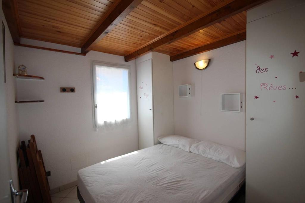 Jolie maison d'angle, belle terrasse arborée et clôturée , 4 couchages, cuisine climatisée , à 400 m de la mer a PORTIRAGNES PLAGE LRHP58 - 5