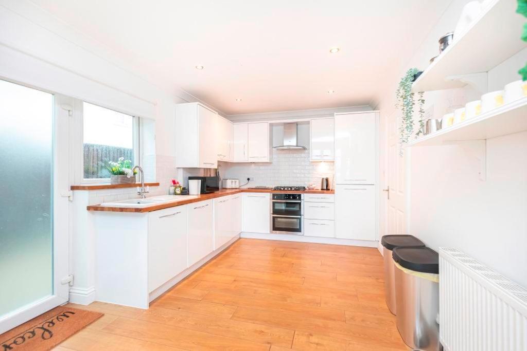 Viewpoint Clifftop Apartment, Southbourne photo 3