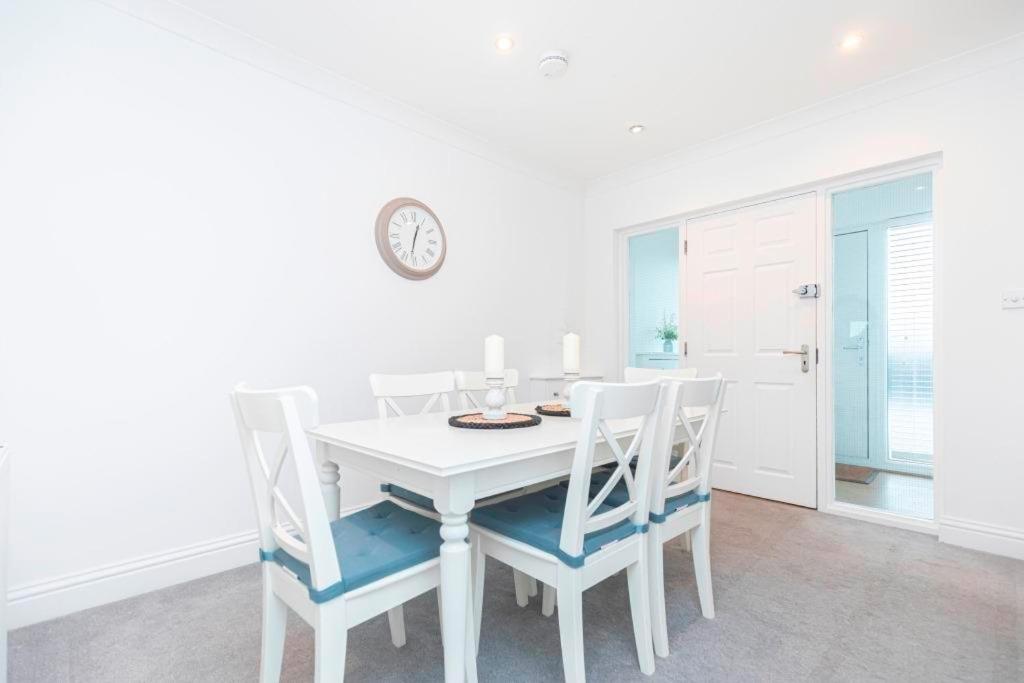 Viewpoint Clifftop Apartment, Southbourne photo 6
