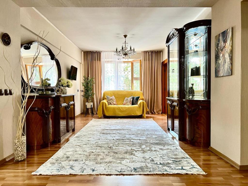 Retro на Ауэзова, Almaty