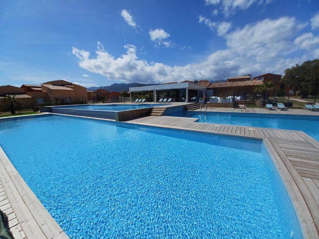 Apt 91, T2 à LECCI avec piscines, proche plage, Lecci