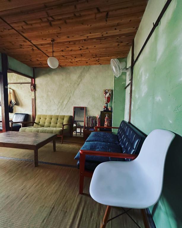 Shared lounge/TV area