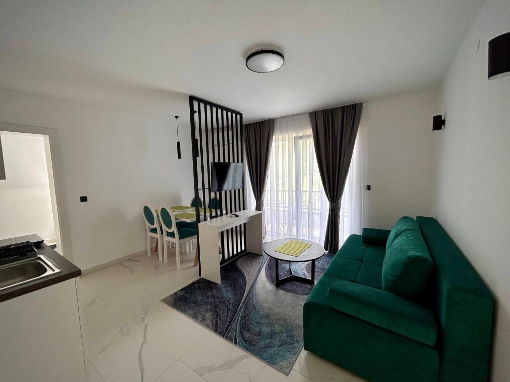 Sunny Corner Apartments - 5