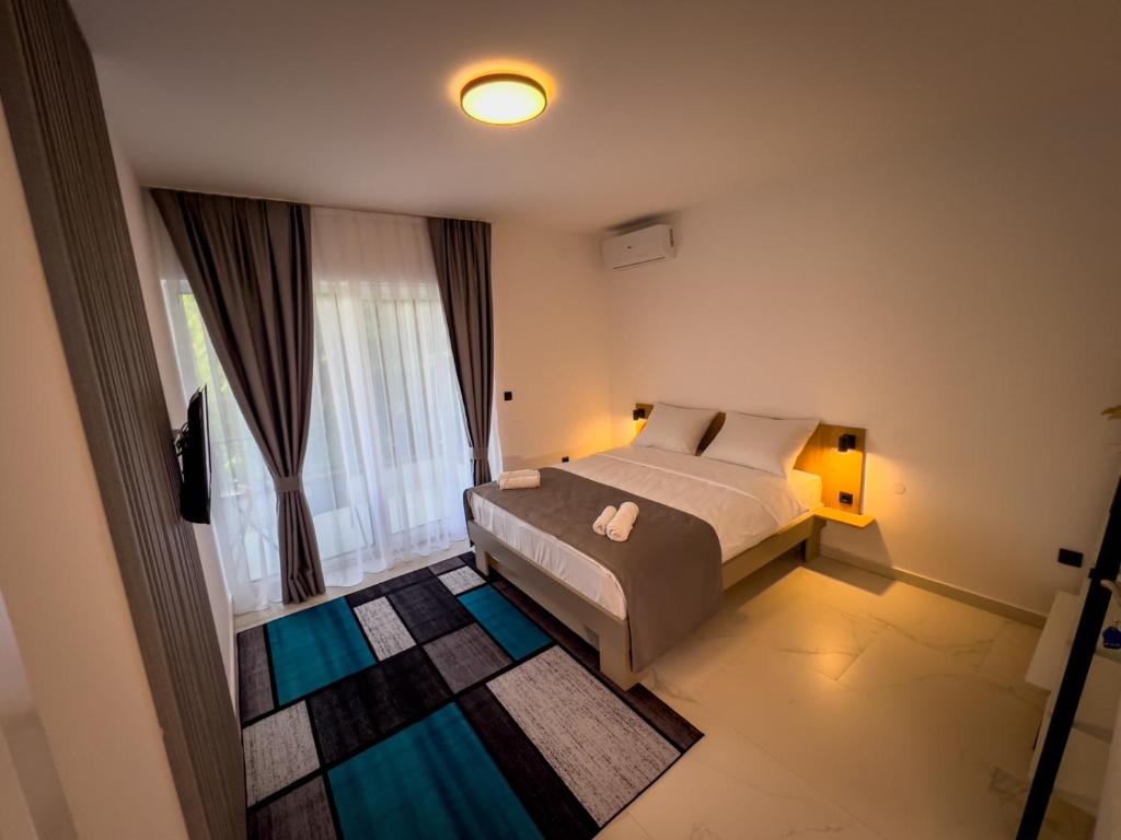 Sunny Corner Apartments - 4