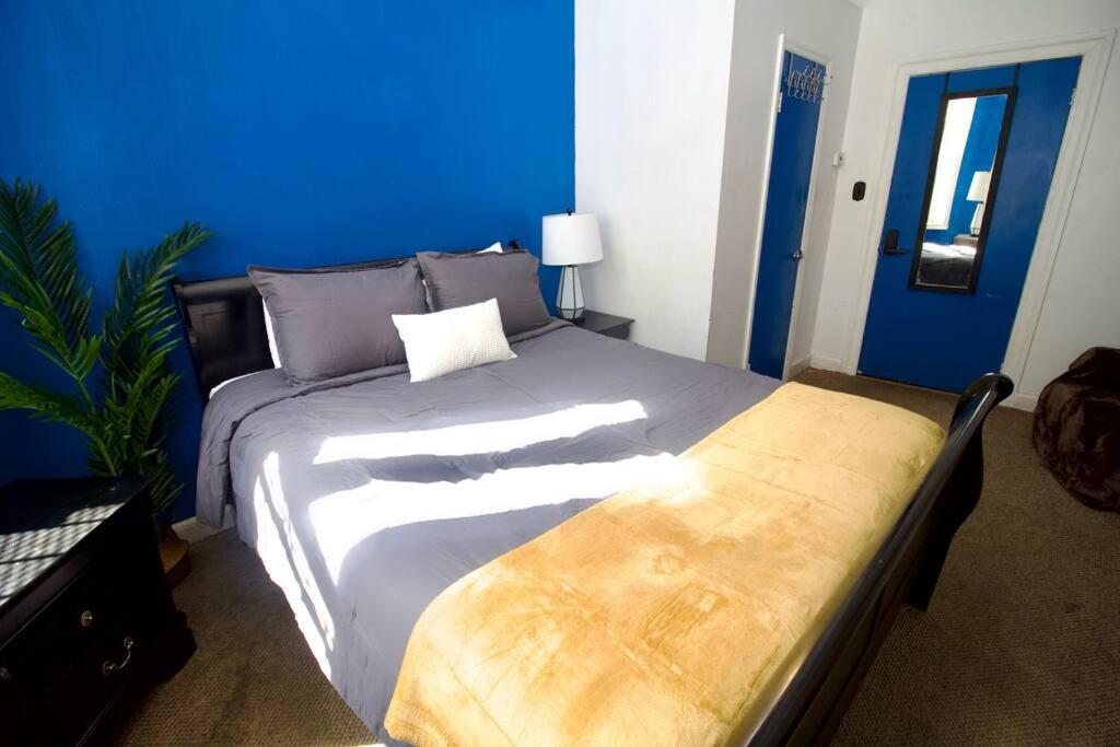 Tuk Ahoy - Sapphire Suite 1B with Shared Spaces, Brooklyn