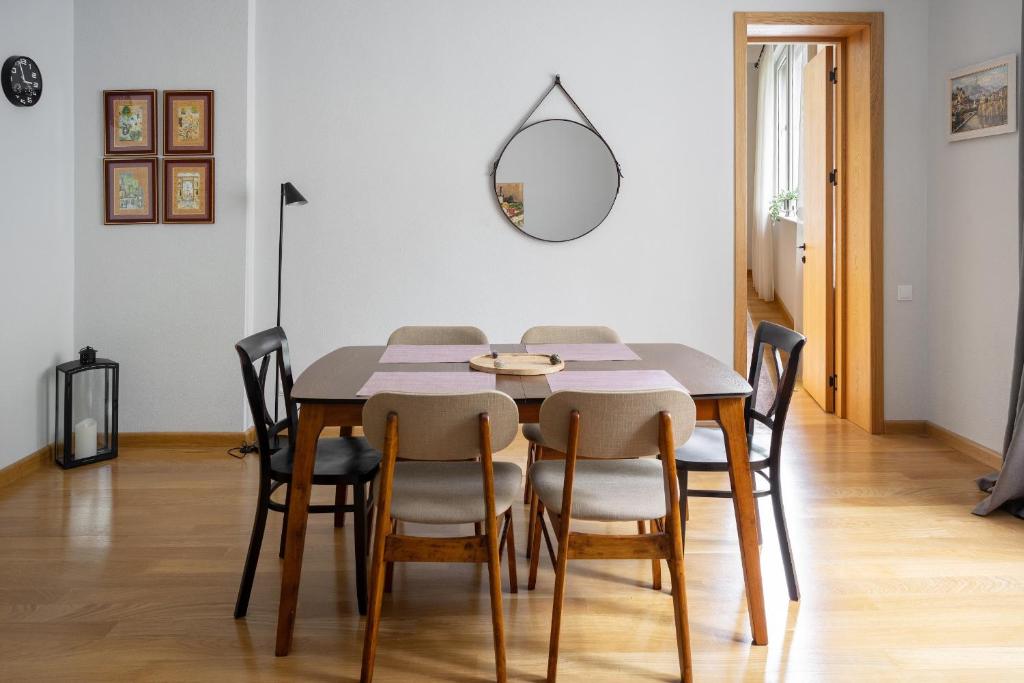 Apartment on Liberty Square with 2BD, Tbilisi