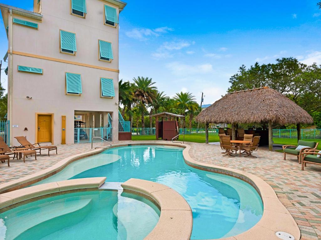 ReGrouper by Newman-Dailey, Destin