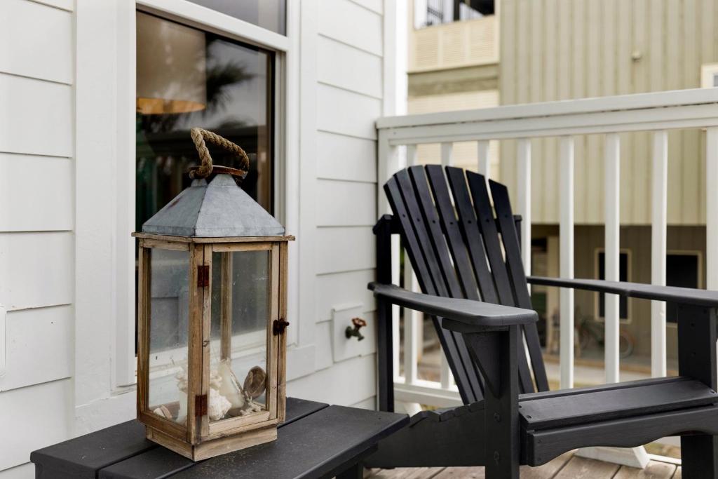 Delimara At The Cape, Oak Grove