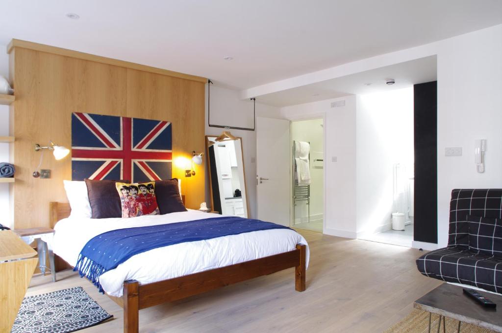 Stylish Fitzrovia Studios W1 photo