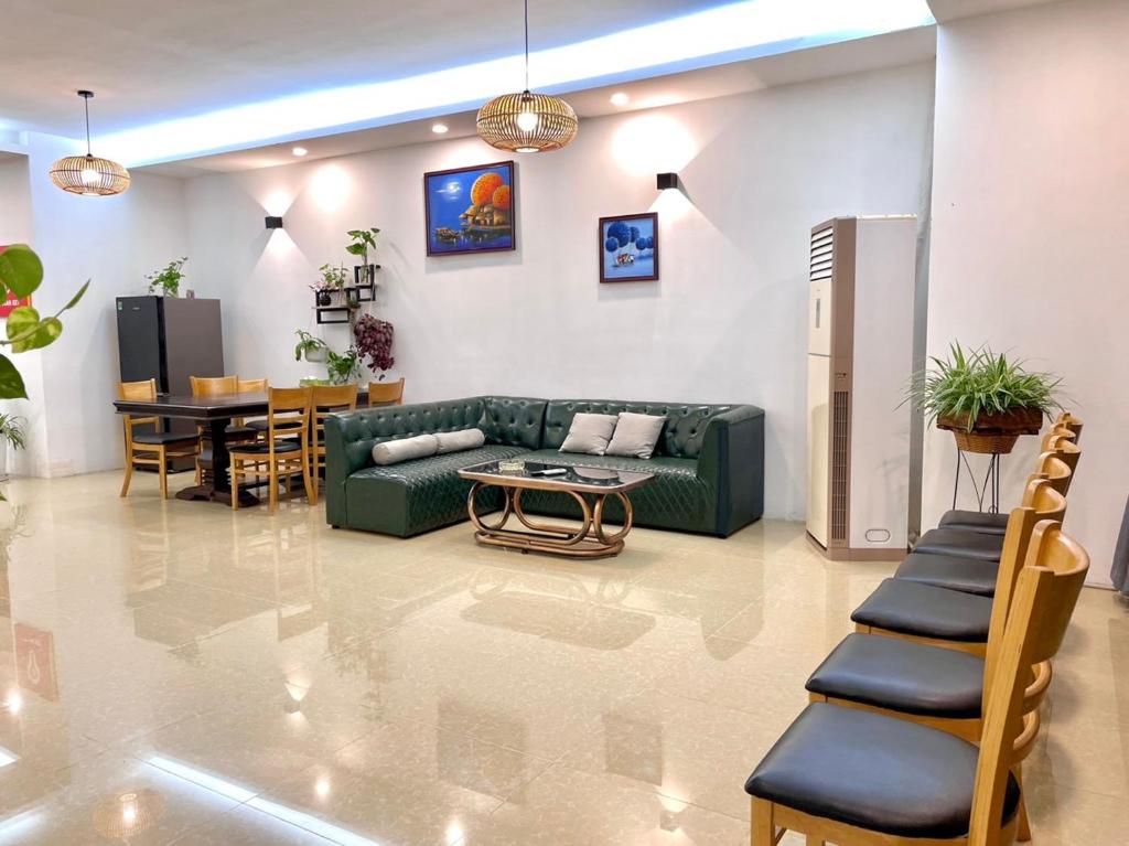 Shared lounge/TV area