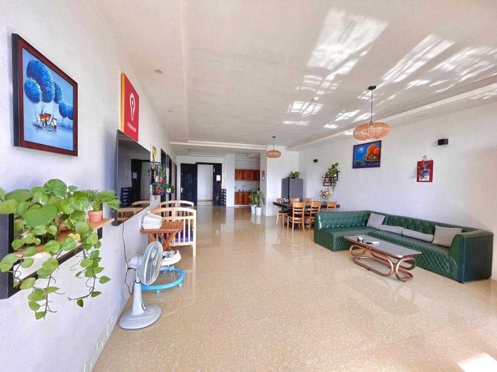 Shared lounge/TV area