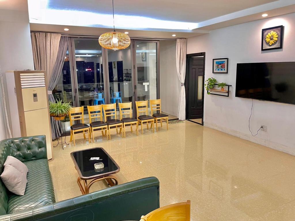 Shared lounge/TV area