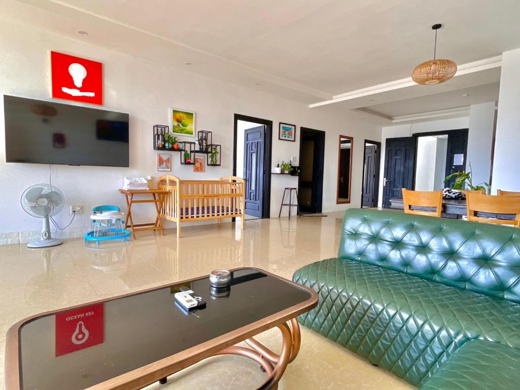Shared lounge/TV area