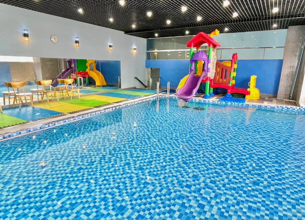 Swimming pool