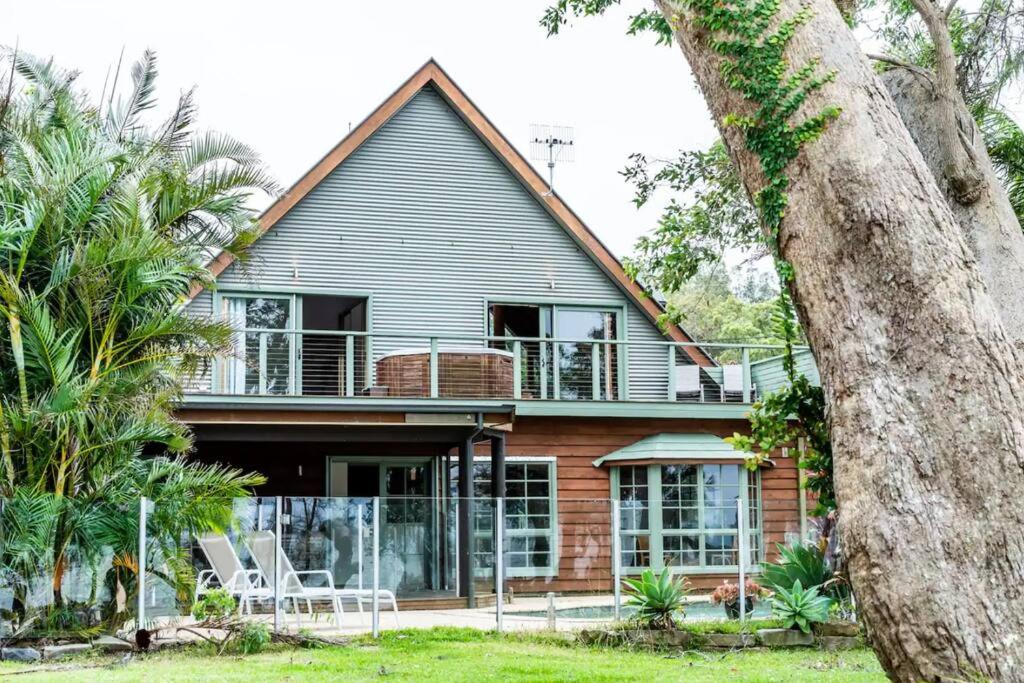 Blissful Lakefront Pool & Oasis, Lake Munmorah