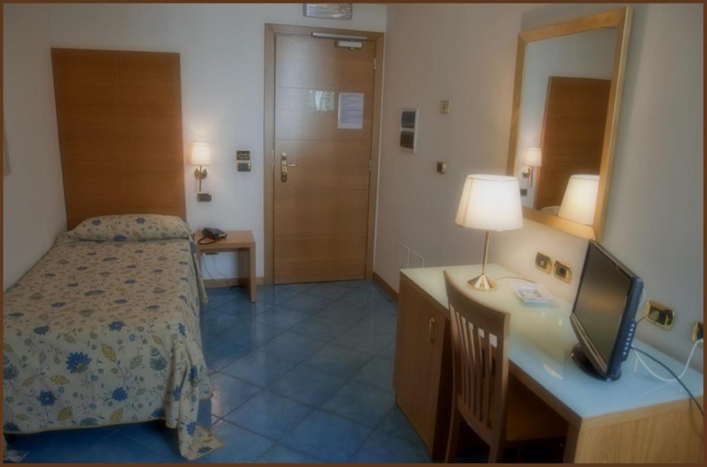 City Hotel photo