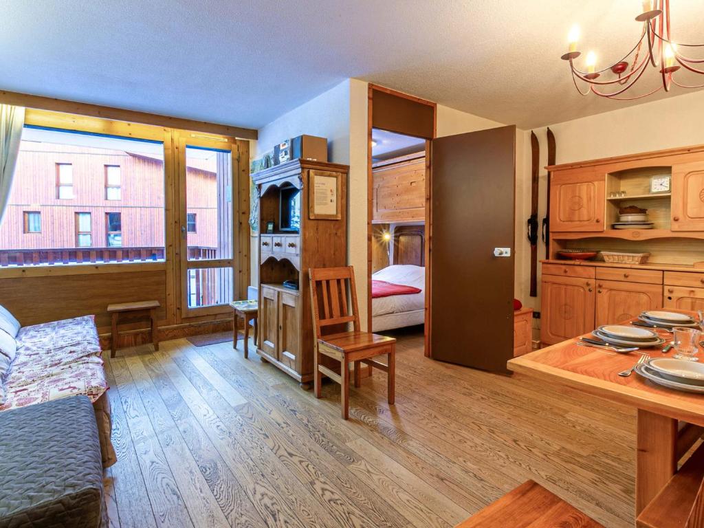 Appartement tout équipé avec balcon et garage, à 10min des commerces, navette gratuite. - FR-1-694-349 - 2
