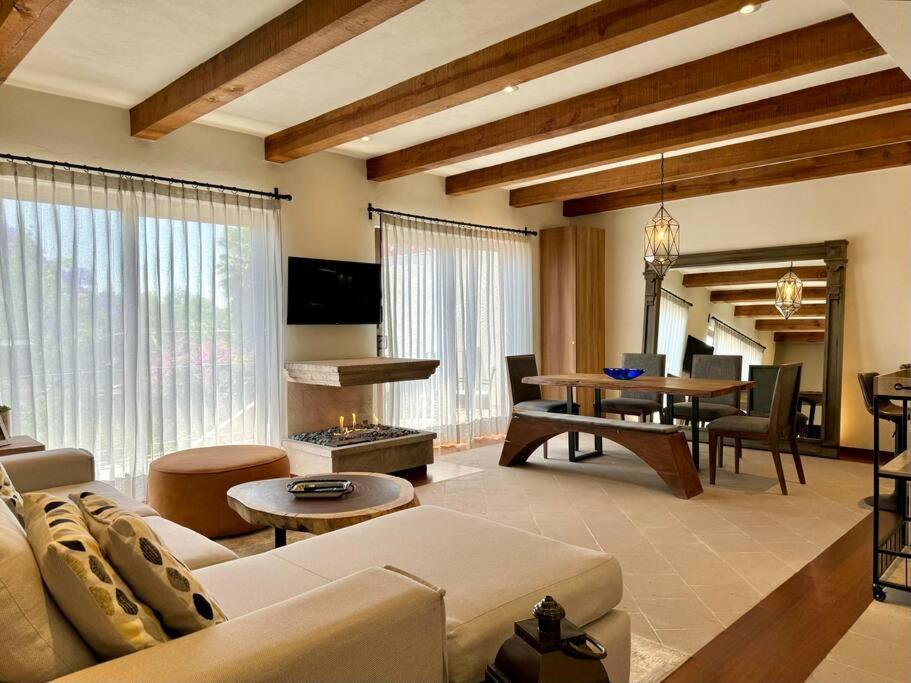 Luxury 2BR Condo AC Near Rosewood - 3 min walk - 1
