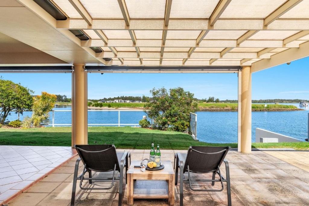 Sunsets at 101 - Pet Friendly Waterfront, Yamba