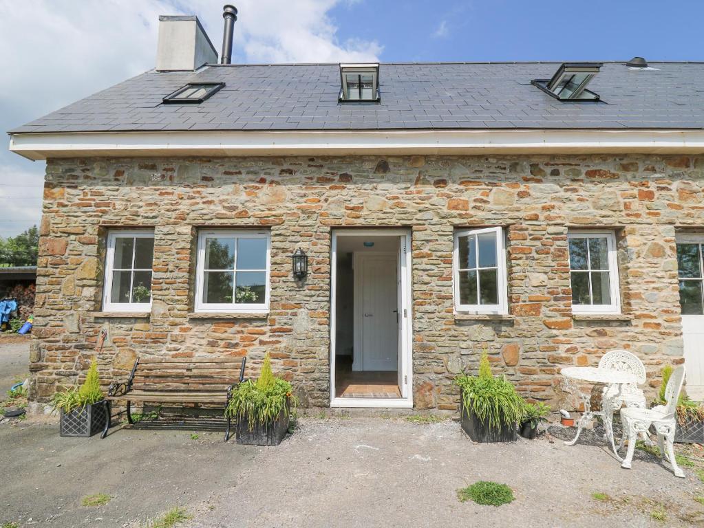 The Old Stable, Tondu